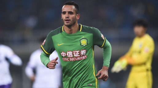 renato-augusto-im-trikot-von-beijing-guoan-1526360528-15402.jpg