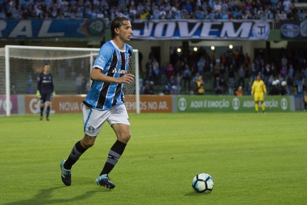 geromel-am-ball-fr-gremio-1526360380-15401.jpg