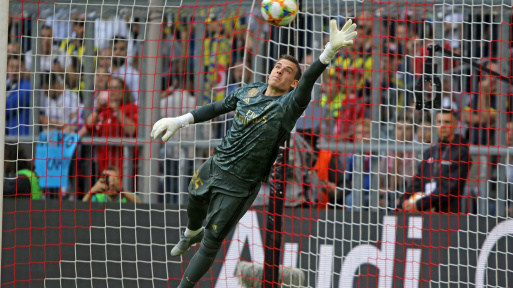 andrii-lunin-real-madrid-1569346306-26016.jpg