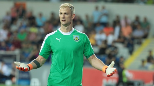 joe-hart-bei-seinem-neuen-verein-burnley-1534149317-17129.jpg
