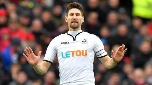 federico-fernandez-swansea-city-1533841788-17087.jpg